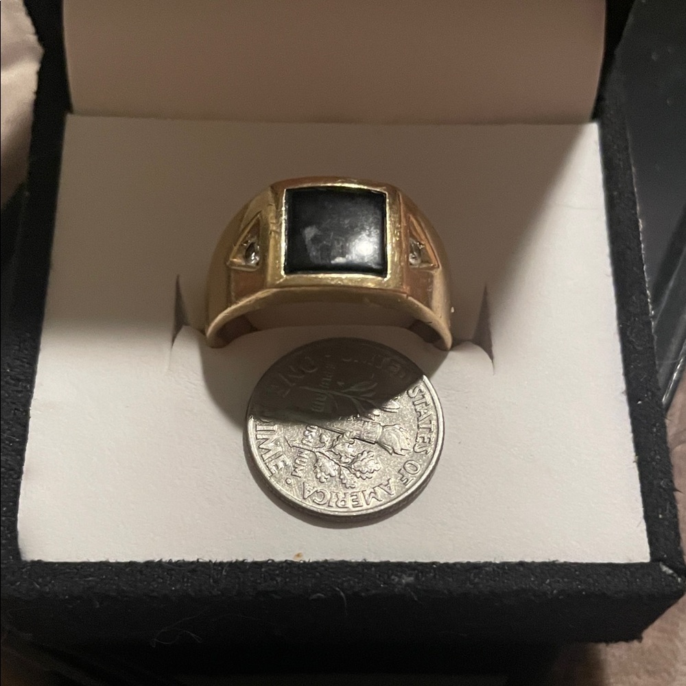 14 K Gold and Black Onyx Men's / Unisex Ring (Solid Approx. 13 grams)